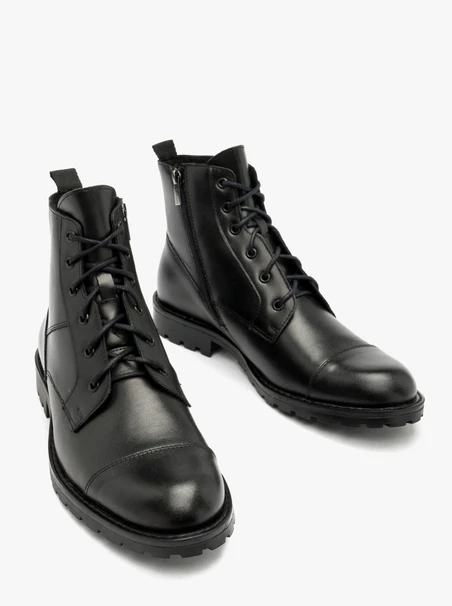 Isolierte Herrenstiefel aus schwarzer Wolle