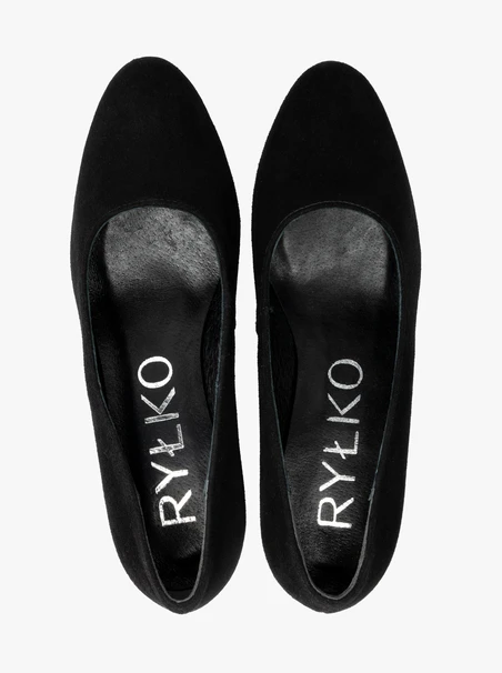 Women's black velour pumps