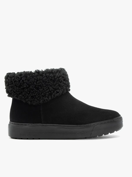 Women’s black fur snow boots