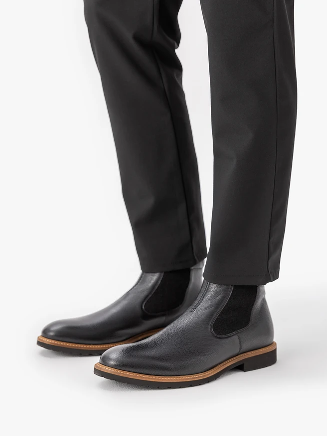 Schwarze Herren-Sablets mit dekorativer Sohle