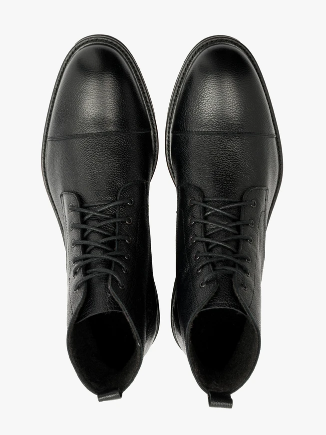 Schwarze Herrenstiefel mit leichter Sohle
