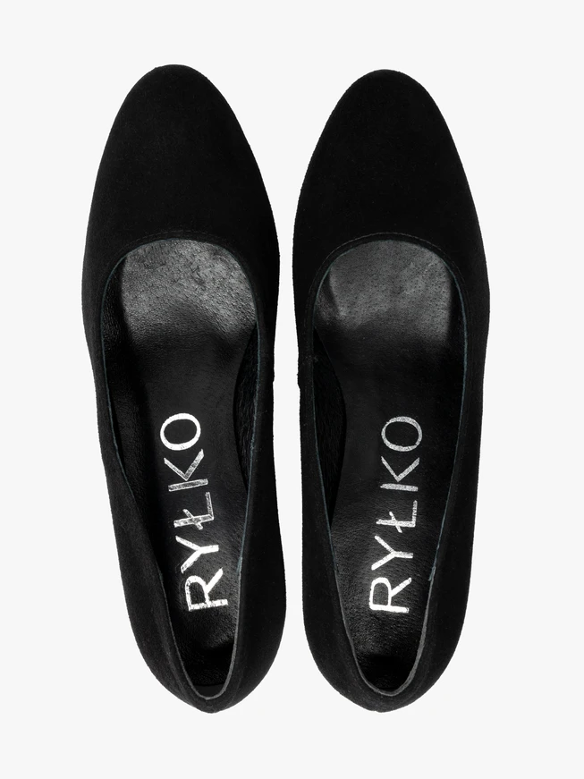 Women's black velour pumps