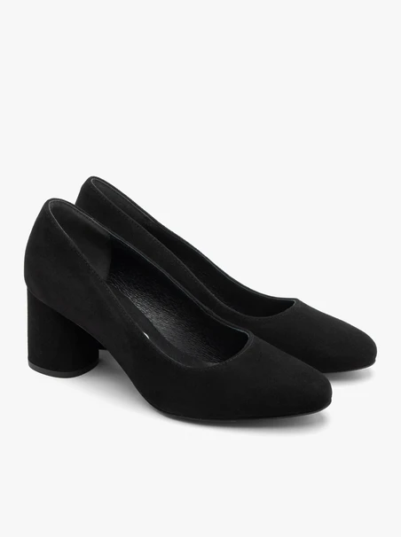 Black suede women’s pumps