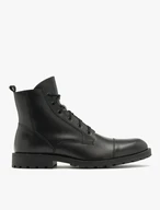 Schwarze Stiefel mit Ziernähten