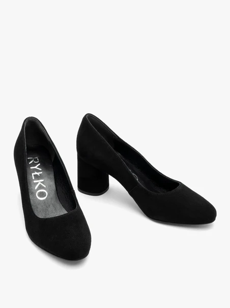 Women's black velour pumps
