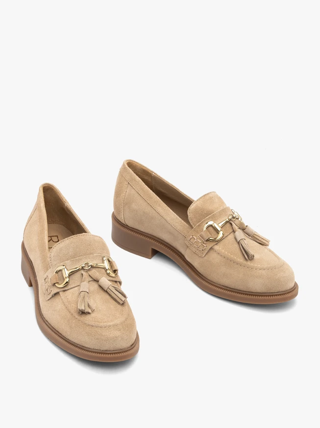 Beige women's moccasins with clutches