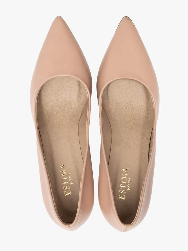 Klassische Pumps mit beigem Absatz