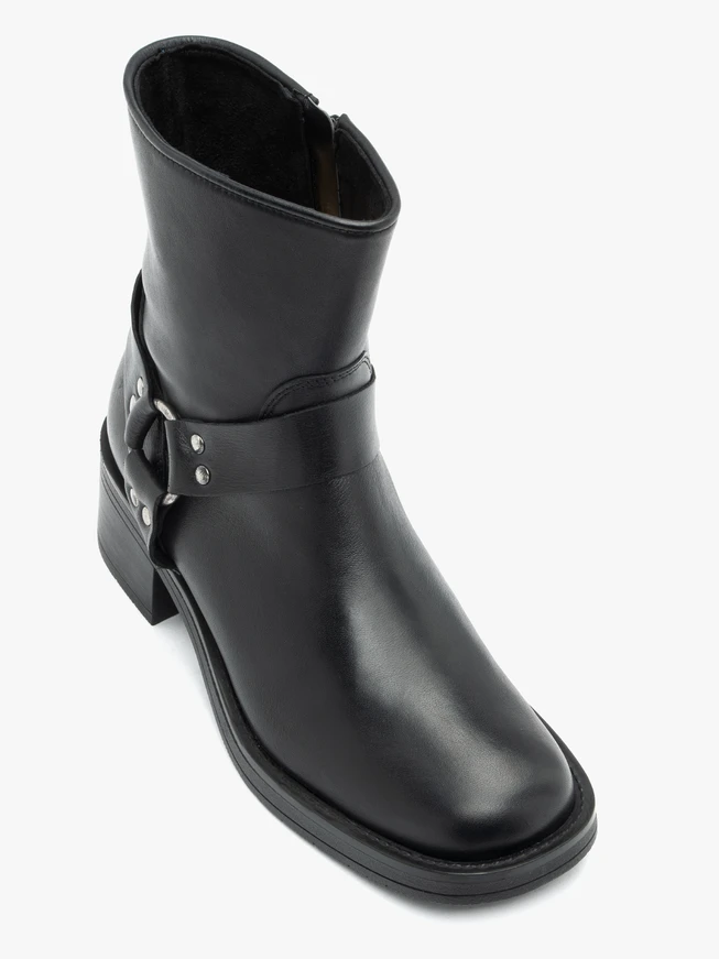 Schwarze Biker-Stiefel aus genarbtem Leder