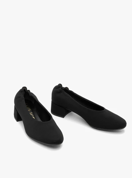 Black women's pumps