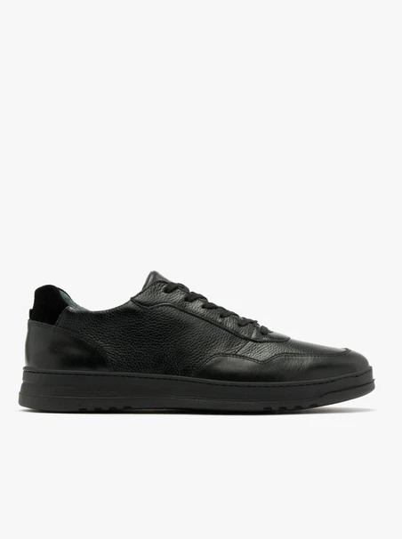 Black sporty shoes