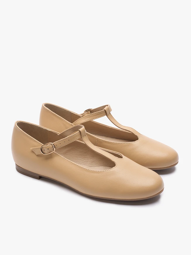 Beigefarbene T-Bar-Ballerinas aus Leder
