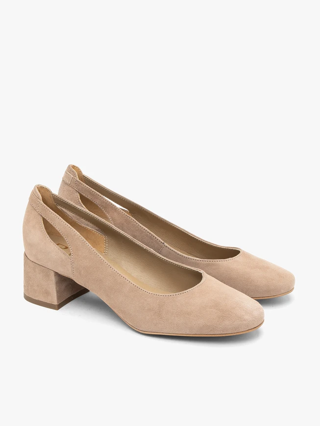 Beigefarbene Pumps mit Stilettoabsatz