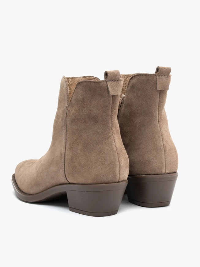 Hellbraune Velourslederstiefel