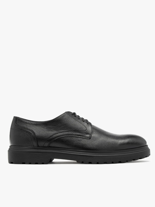 Schwarze Halbschuhe für Männer mit hellem Boden