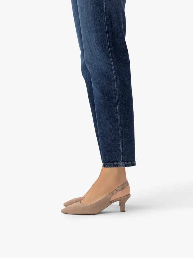 Beigefarbene Slingback-Pumps ohne Absatz