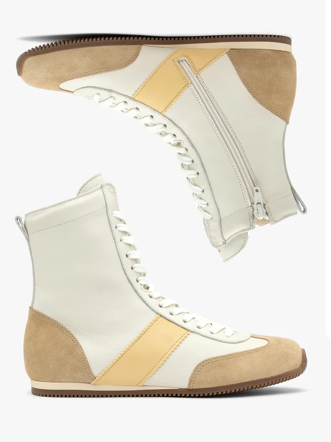 Knöchelhohe Sportschuhe in Weiß und Beige