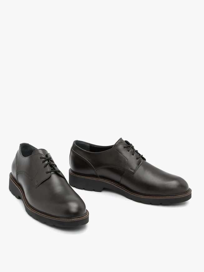 Dunkelgrüne lässige Halbschuhe