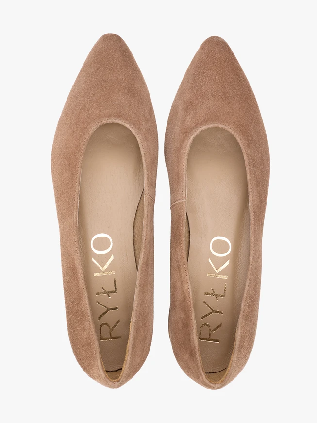 Hellbraune niedrige Stiletto-Pumps