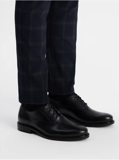 Schwarze elegante Oxford-Schuhe für Männer