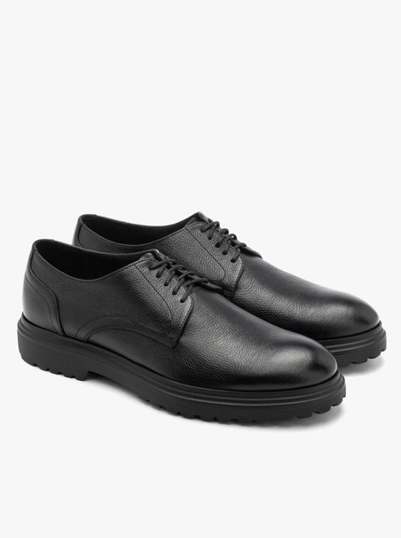 Schwarze Halbschuhe für Männer mit hellem Boden