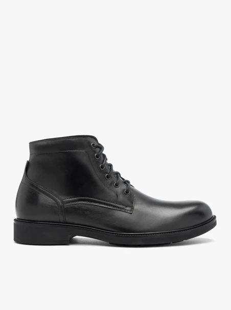 Schwarz genarbte Lederstiefel