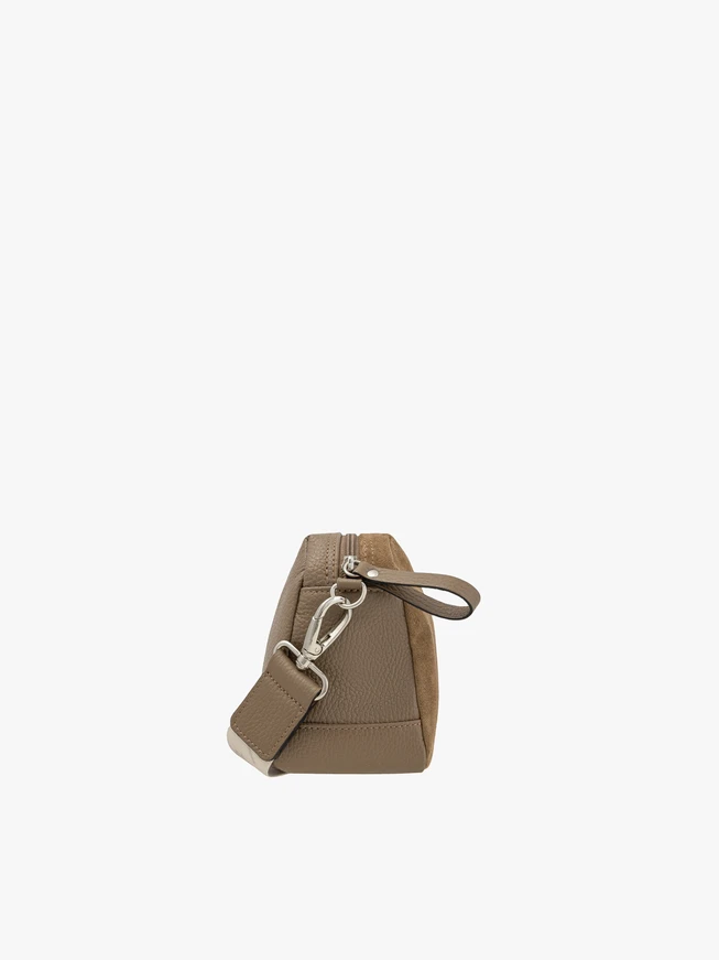 Braune kleine Handtasche mit breitem Riemen