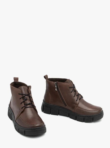 Braune Stiefel mit Fleece-Isolierung