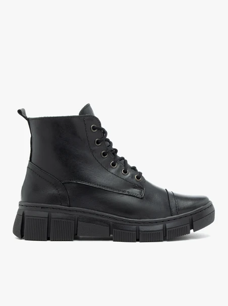 Isolierte Stiefel aus schwarzem Schafsleder