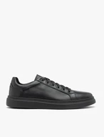 Schwarze Sportschuhe zum Schnüren