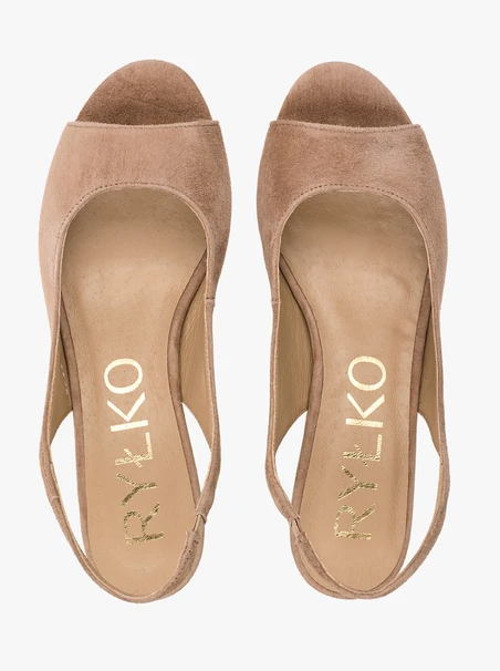 Jasnobrązowe czółenka slingback
