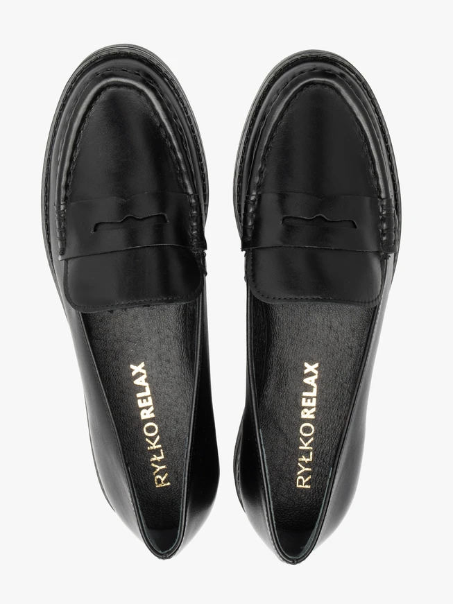 Schwarze minimalistische Mokassins aus genarbtem Leder