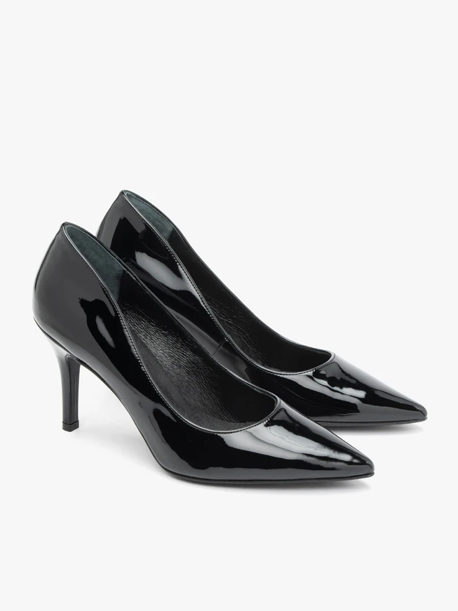 Schwarz lackierte Stiletto-Pumps