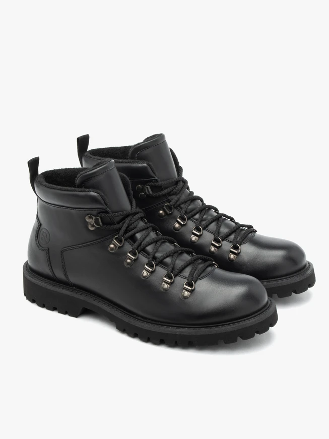 Schwarzer isolierter Vollnarbenlederstiefel