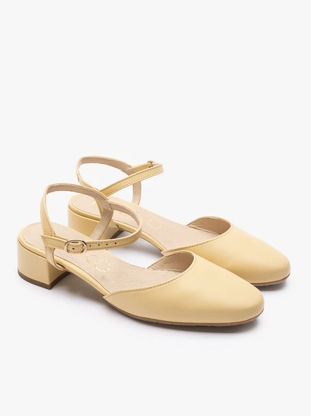 Leuchtend gelbe Slingback-Pumps mit niedrigem Schaft