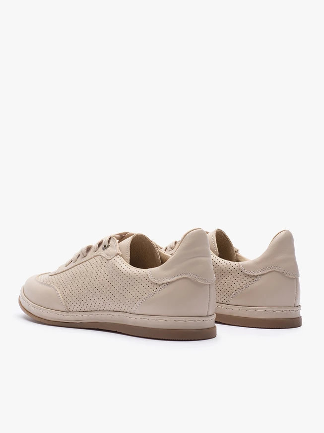Beige Turnschuhe mit Perforationen
