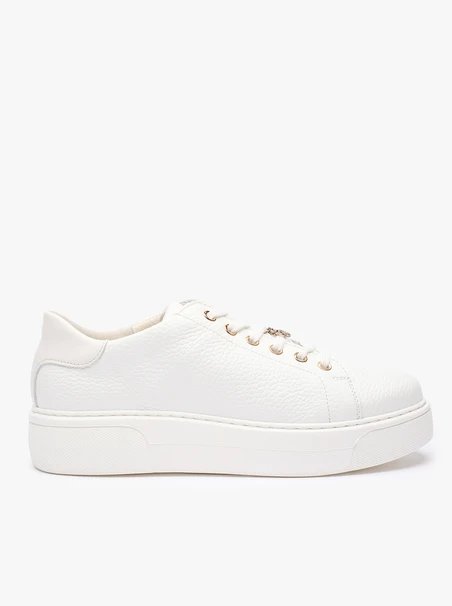 Białe sneakersy ze skóry licowej
