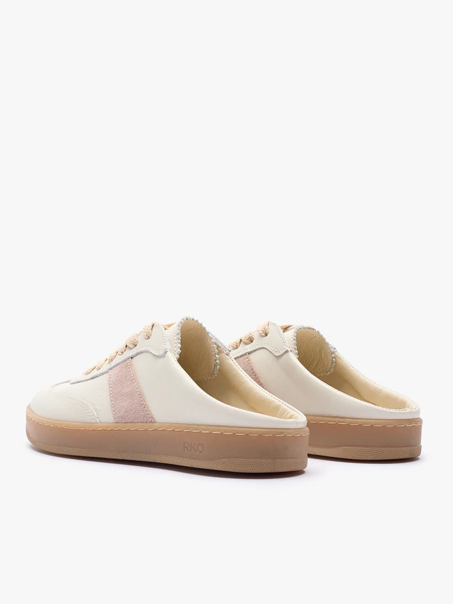 Heillose cremefarbene Turnschuhe