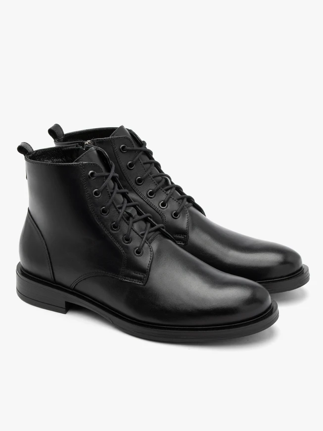Klassische schwarze Herrenstiefel