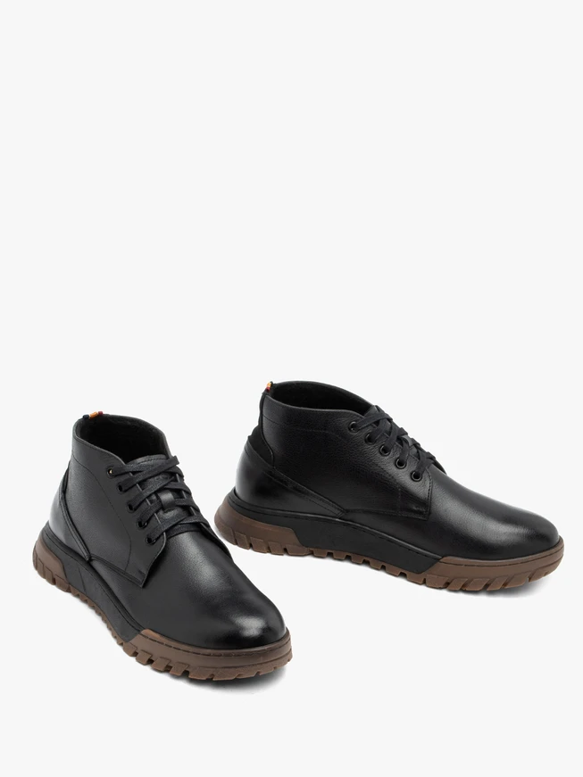 Schwarze Sportschuhe