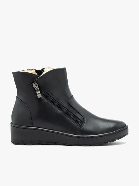 Isolierte Stiefel aus schwarzem Schafsleder