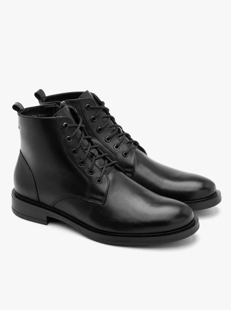 Klassische schwarze Herrenstiefel