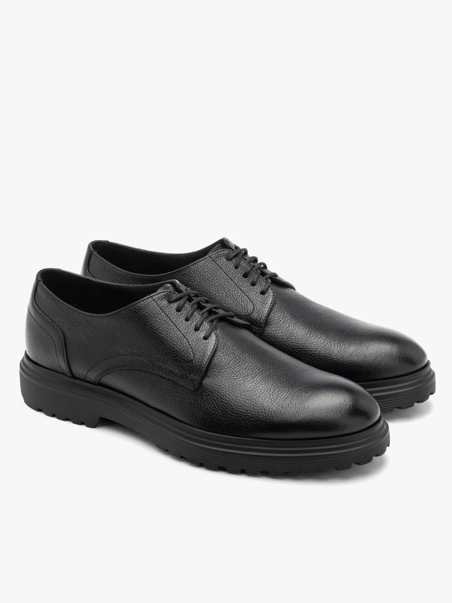 Schwarze Halbschuhe für Männer mit hellem Boden