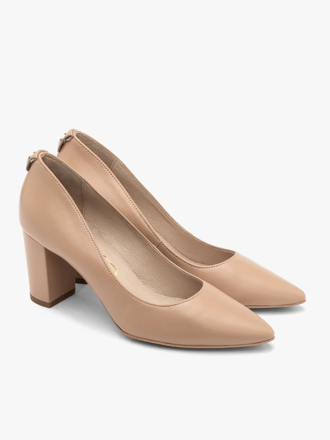 Beigefarbene Pumps mit Stiletto-Absatz