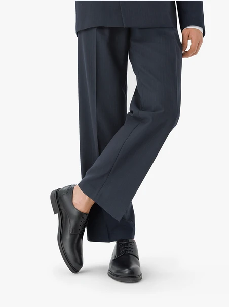Schwarze Halbschuhe aus Leder zum Schnüren