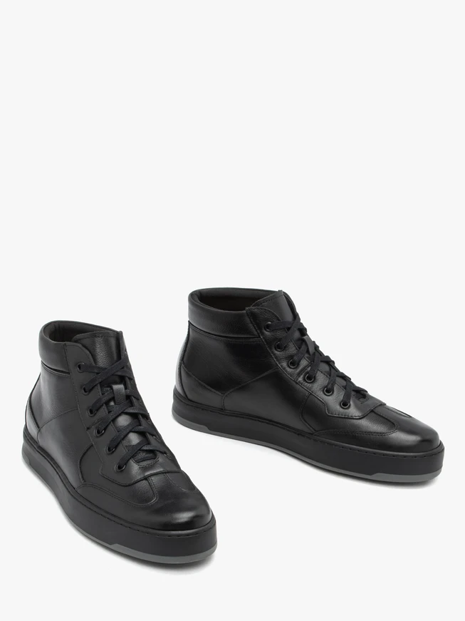 Schwarze Sportschuhe