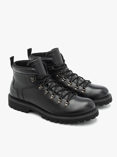 Schwarzer isolierter Vollnarbenlederstiefel