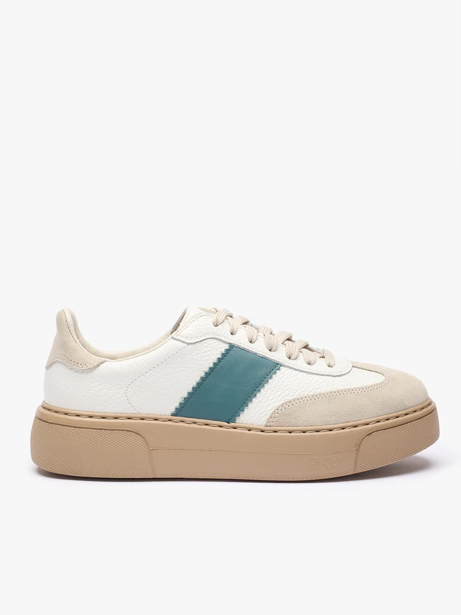 Turnschuhe mit grünem Akzent