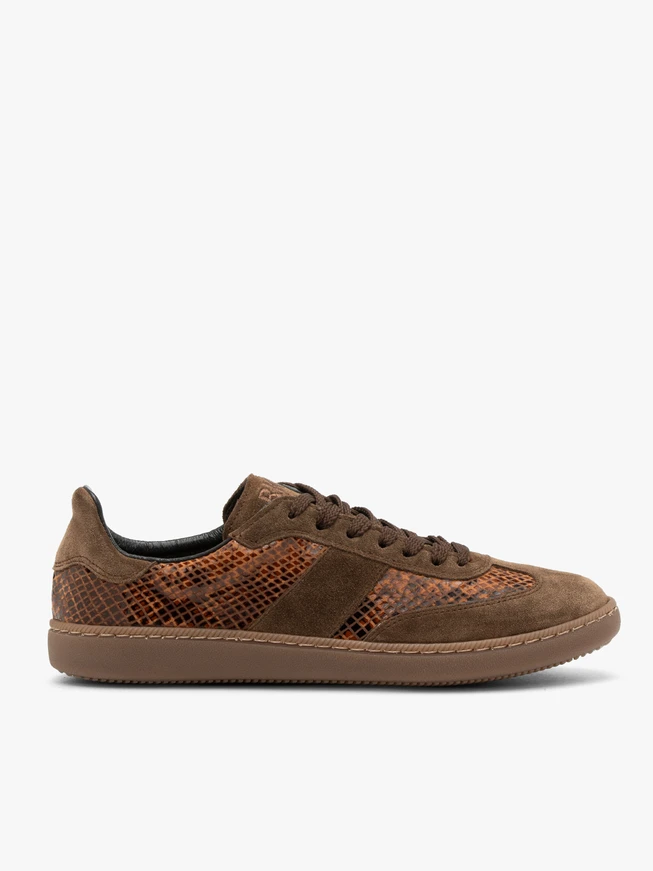 Braune Sporthalbschuhe