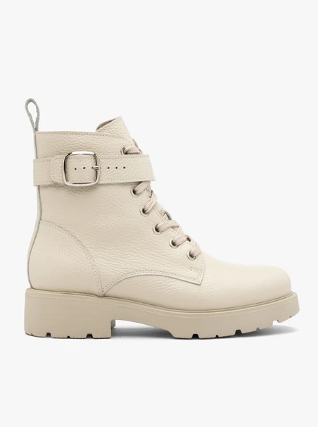 Cremefarbene Stiefel aus genarbtem Leder mit Riemen