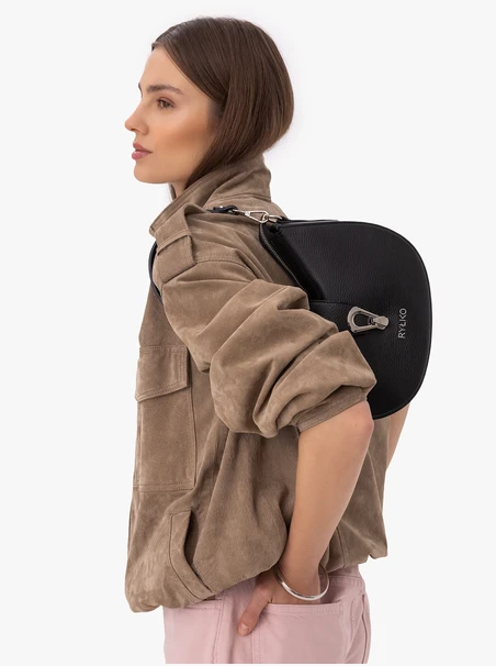 Czarna elegancka torebka z klamrą